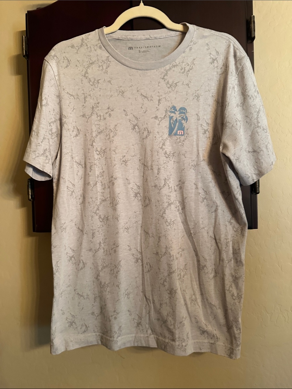 Travis Mathew Light Gray Short-Sleeve Tee with Blue Palm Graphic